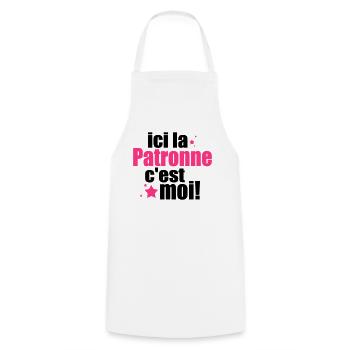 ICI La patronne C'est moi - Tablier de cuisine - blanc - Devant - AI Model Male 185 dark (185cm)