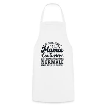 Mamie Couturière Humour Mamie Cadeau - Tablier de cuisine - blanc - Devant - AI Model Male 185 dark (185cm)