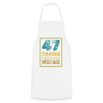 Weisheit 47 - Kochschürze - Weiß - Vorne - AI Model Male 185 dark (185cm)