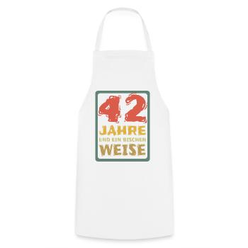 42 - Kochschürze - Weiß - Vorne - AI Model Male 185 dark (185cm)