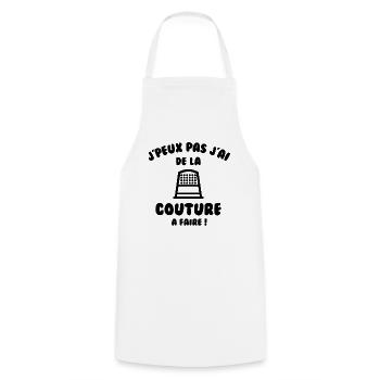 J’peux pas j’ai de la couture à faire - Tablier de cuisine - blanc - Devant - AI Model Male 185 dark (185cm)