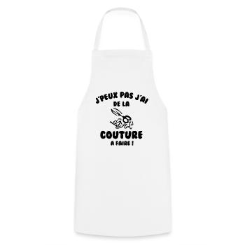 J’peux pas j’ai de la couture à faire - Tablier de cuisine - blanc - Devant - AI Model Male 185 dark (185cm)
