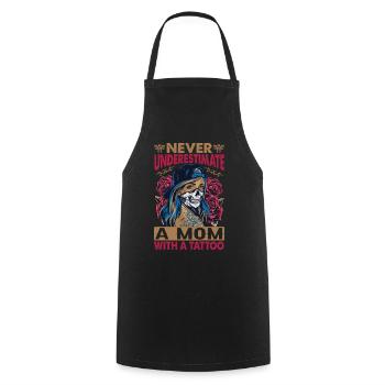 Never Underestimate A Mom With A Tattoo - Funny - - Kochschürze - Schwarz - Vorne - AI Model Male 185 dark (185cm)