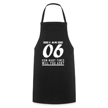 Je suis 6 - 6 cadeau d’anniversaire - Tablier de cuisine - noir - Devant - AI Model Male 185 dark (185cm)