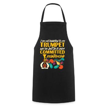 Trompettiste auquel je ne suis pas accro - Tablier de cuisine - noir - Devant - AI Model Male 185 dark (185cm)