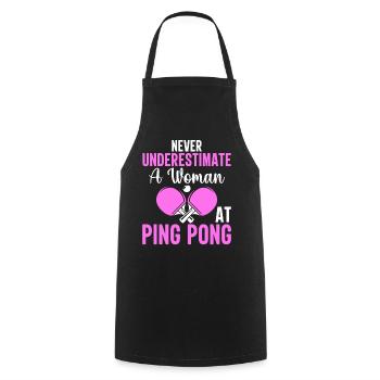 Ne sous-estimez jamais une femme au tennis de table - Tablier de cuisine - noir - Devant - AI Model Male 185 dark (185cm)