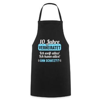 10 Jahr verheiratet weiß alles 10.Hochzeitstag - Kochschürze - Schwarz - Vorne - AI Model Male 185 dark (185cm)