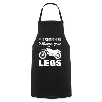 Mettez quelque chose d’excitant entre vos jambes moto - Tablier de cuisine - noir - Devant - AI Model Male 185 dark (185cm)