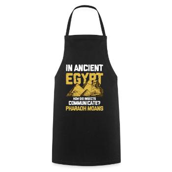 In Ancient Egypt Insect Communicate Pharaoh Moans - Kochschürze - Schwarz - Vorne - AI Model Male 185 dark (185cm)