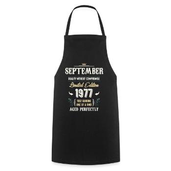 Septembre 1977 Cadeau d’anniversaire vintage - Tablier de cuisine - noir - Devant - AI Model Male 185 dark (185cm)
