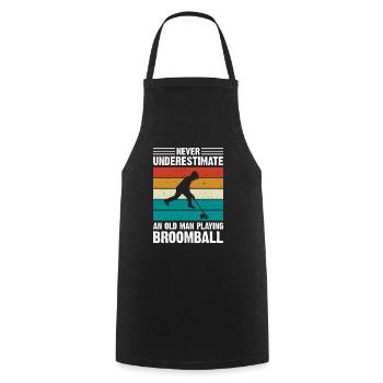 Broomball - Never Underestimate An Old Man Playing - Kochschürze - Schwarz - Vorne - AI Model Male 185 dark (185cm)