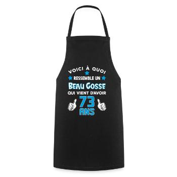 73 ans anniversaire homme cadeau drôle humour - Tablier de cuisine - noir - Devant - AI Model Male 185 dark (185cm)