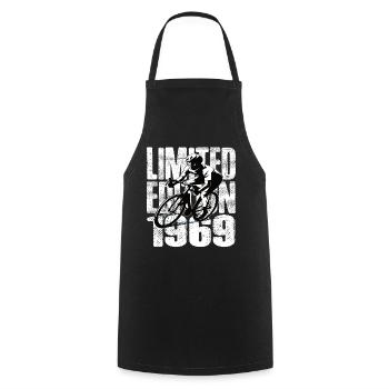 Édition limitée 1969 édition limitée anniversaire - Tablier de cuisine - noir - Devant - AI Model Male 185 dark (185cm)