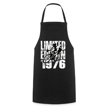 Édition limitée 1976 édition limitée anniversaire - Tablier de cuisine - noir - Devant - AI Model Male 185 dark (185cm)