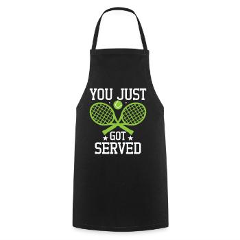 Tennis Spruch Du bekommst Serviert - Kochschürze - Schwarz - Vorne - AI Model Male 185 dark (185cm)