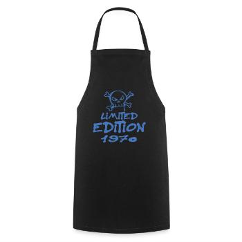 Edition Limitée 1970 Anniversaire Né 1970 - Tablier de cuisine - noir - Devant - AI Model Male 185 dark (185cm)