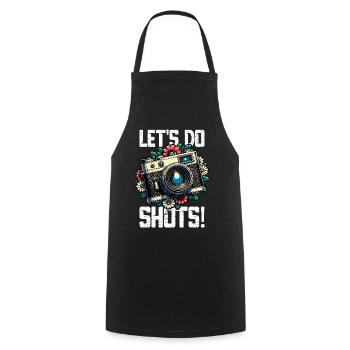 Let’s Do Shots Fotograf Kamera Spruch für - Kochschürze - Schwarz - Vorne - AI Model Male 185 dark (185cm)