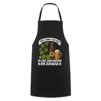 Bierfan PAPA TRINKT KEIN BIER ER GIBT DEM HOPFEN - Kochschürze - Schwarz - Vorne - AI Model Male 185 dark (185cm)