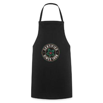 Certified Since 1958 Weihnachtsmotiv Stechpalme - Kochschürze - Schwarz - Vorne - AI Model Male 185 dark (185cm)