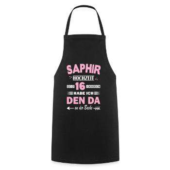 Mariage en saphir, 16e anniversaire de mariage, épouse - Tablier de cuisine - noir - Devant - AI Model Male 185 dark (185cm)