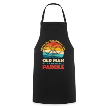 Alter Mann mit Pickleball Paddel - Kochschürze - Schwarz - Vorne - AI Model Male 185 dark (185cm)
