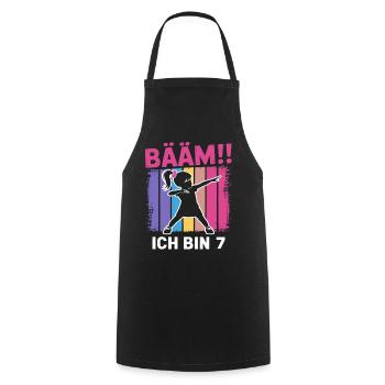 Bääm Je suis 7 filles qui font le dab, 7e anniversaire - Tablier de cuisine - noir - Devant - AI Model Male 185 dark (185cm)