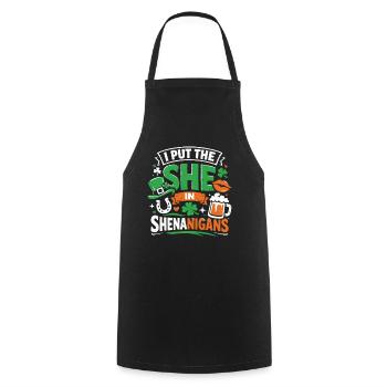 I put the She in Shenanigans | St. Patrick's Day - Kochschürze - Schwarz - Vorne - AI Model Male 185 dark (185cm)