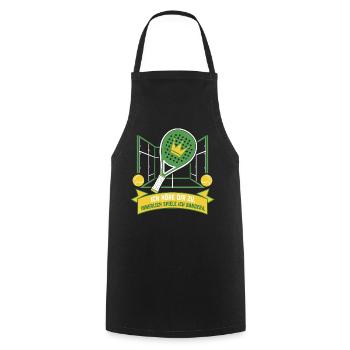 Innerlich immer Bandera — Padel 2026 - Kochschürze - Schwarz - Vorne - AI Model Male 185 dark (185cm)