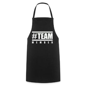 team_member_hashtag- - Kochschürze - Schwarz - Vorne - AI Model Male 185 dark (185cm)