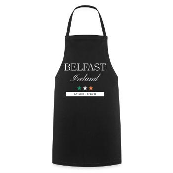 Belfast Irland Souvenir – Reise Koordinaten - Kochschürze - Schwarz - Vorne - AI Model Male 185 dark (185cm)