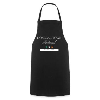 Donegal Irland Souvenir – Reise minimalistisch - Kochschürze - Schwarz - Vorne - AI Model Male 185 dark (185cm)