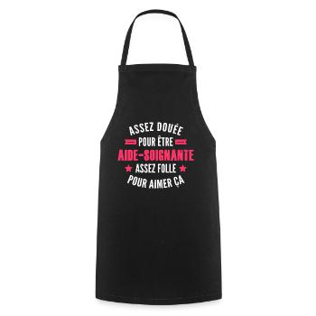 assez doué pour être aide-soignante - Tablier de cuisine - noir - Devant - AI Model Male 185 dark (185cm)