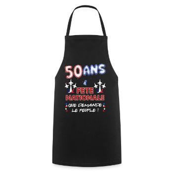 Anniversaire 50 ans Juillet Fête Nationale - Tablier de cuisine - noir - Devant - AI Model Male 185 dark (185cm)