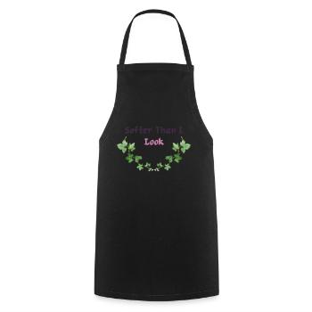 Chemise plus douce que j’en ai l’air – mignonne mais mystérieuse - Tablier de cuisine - noir - Devant - AI Model Male 185 dark (185cm)