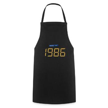 Made in 1986 - Tablier de cuisine - noir - Devant - AI Model Male 185 dark (185cm)