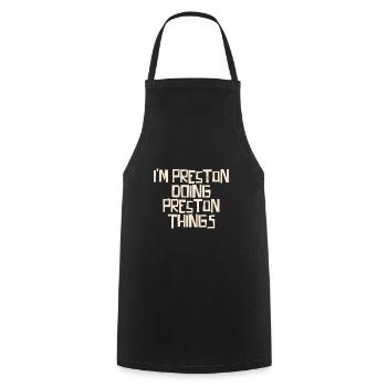 Je suis Preston en train de faire des choses Preston - Tablier de cuisine - noir - Devant - AI Model Male 185 dark (185cm)