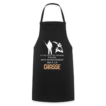 Heureusement On A La Chasse - Tablier de cuisine - noir - Devant - AI Model Male 185 dark (185cm)