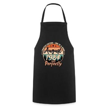 August 1984 Jubiläum 1984 Legenden August - Kochschürze - Schwarz - Vorne - AI Model Male 185 dark (185cm)
