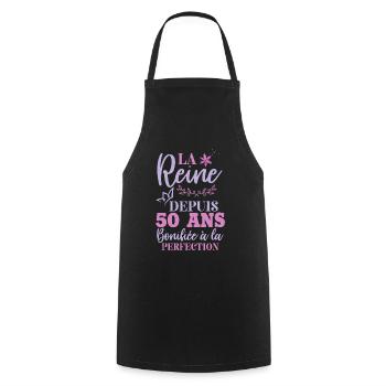 La reine depuis 50 ans - Cadeau anniversaire maman - Tablier de cuisine - noir - Devant - AI Model Male 185 dark (185cm)