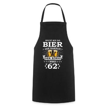 Reicht mir das Bier ihr Narren der König wird 62 - Kochschürze - Schwarz - Vorne - AI Model Male 185 dark (185cm)