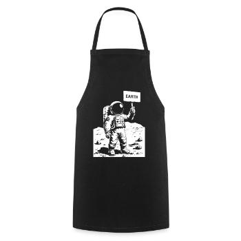Astronaut on the moon holding a sign - Kochschürze - Schwarz - Vorne - AI Model Male 185 dark (185cm)