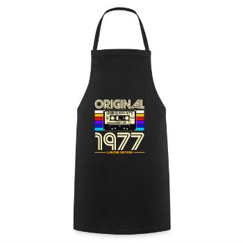 Original 1977 Retro Cassette - Tablier de cuisine - noir - Devant - AI Model Male 185 dark (185cm)