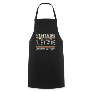 Février 1976 Cadeau d’anniversaire - Février 1976 - Tablier de cuisine - noir - Devant - AI Model Male 185 dark (185cm)