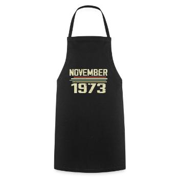 Millésime Novembre 1973 Vintage Rétro Novembre 1973 - Tablier de cuisine - noir - Devant - AI Model Male 185 dark (185cm)