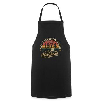 Anniversaire Juin 1974 Juin 1974 Juin 1974 - Tablier de cuisine - noir - Devant - AI Model Male 185 dark (185cm)