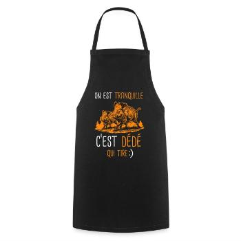 Tranquille cest Dédé qui tire Cadeaux chasse andré - Tablier de cuisine - noir - Devant - AI Model Male 185 dark (185cm)