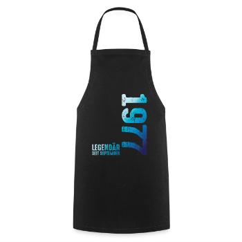 Légendaire depuis septembre 1977 - Tablier de cuisine - noir - Devant - AI Model Male 185 dark (185cm)