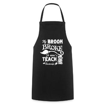 My Broom Broke Now I Teach Teacher Life Halloween - Kochschürze - Schwarz - Vorne - AI Model Male 185 dark (185cm)