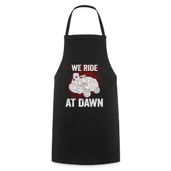 We Ride At Dawn Dad Lawn Mower Make Laugh Day Yard - Kochschürze - Schwarz - Vorne - AI Model Male 185 dark (185cm)