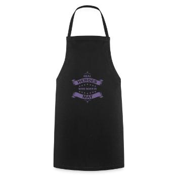 De vrais héros naissent en mai - Tablier de cuisine - noir - Devant - AI Model Male 185 dark (185cm)
